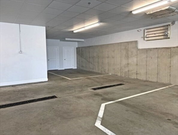 Building Photo - 47 Leyden St