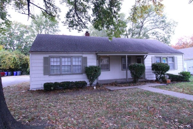 Primary Photo - November FREE On This Updated 1 Bedroom 1 ...