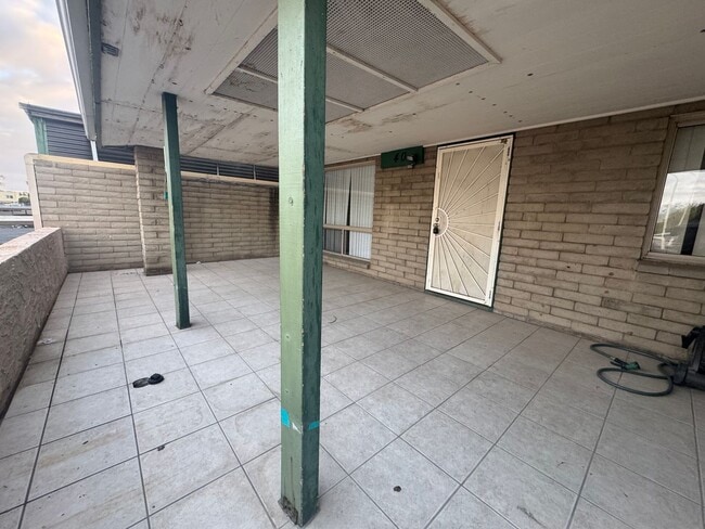 Building Photo - 2 BEDROOM TOWNHOME IN MESA