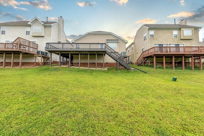Building Photo - 108 Waters Edge Dr