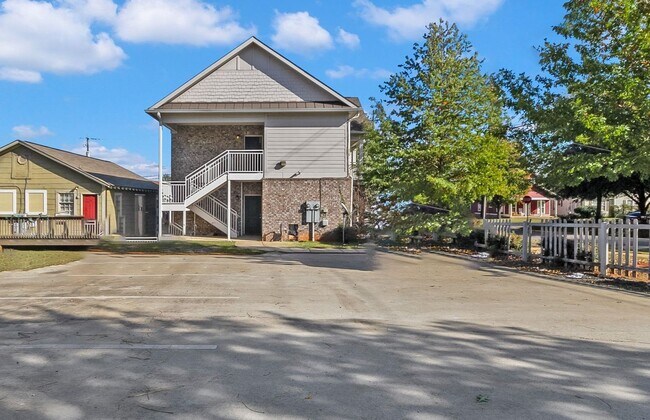 Building Photo - Spacious 3 Bedroom 3.5 Bath Available Fall 2026! Schedule your Tour and Apply today!