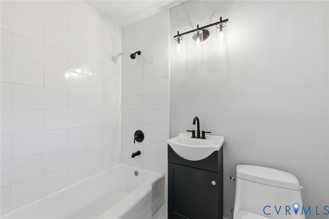 Building Photo - 7603 S Pinehill Dr