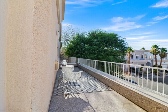 Building Photo - SW!!!  Pool!!! With jets!! Low Maintenance...