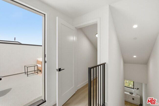 Building Photo - 3845 Don Tomaso Dr