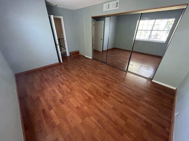Building Photo - SPACIOUS 2 BEDROOM TOWNHOME IN LAS VEGAS COUNTRY CLUB