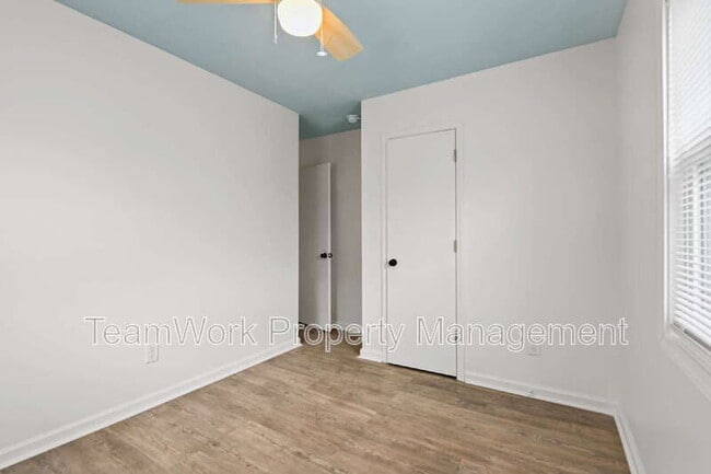 Building Photo - 3107 Azalea Dr