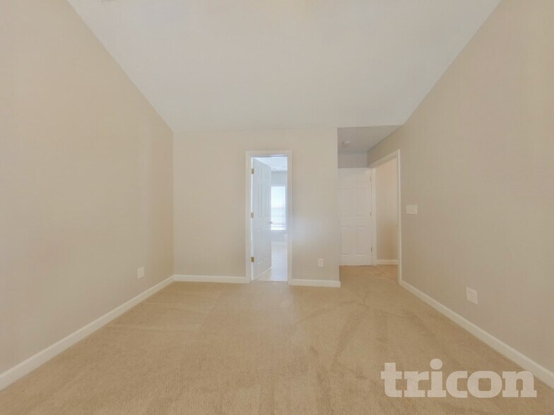 Building Photo - 911 Woodington Ln
