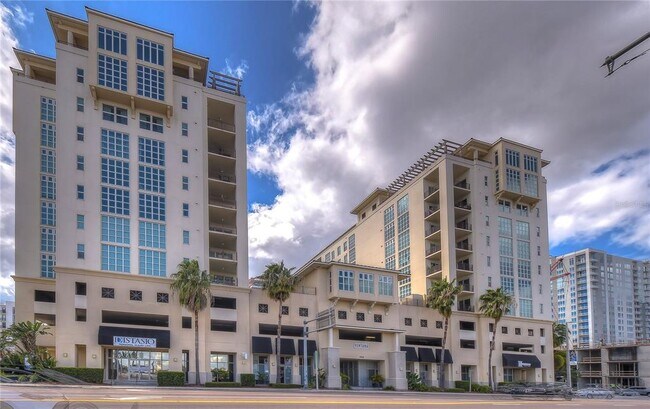 Building Photo - 1238 E Kennedy Blvd