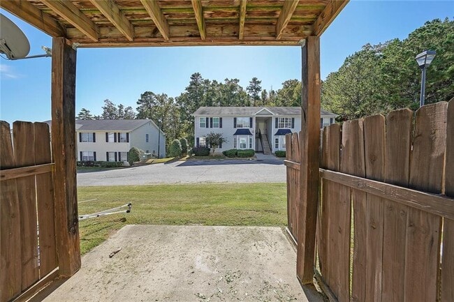 Building Photo - 703 Stonehaven Cir