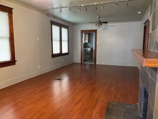 Building Photo - Spacious House in the U of M Area! Coming ...