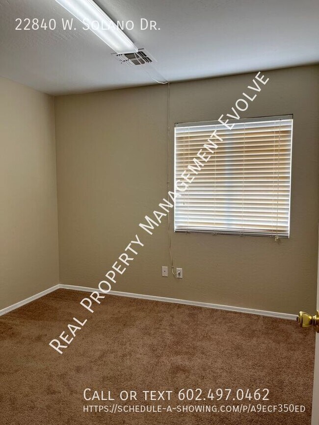 Building Photo - Move in Special