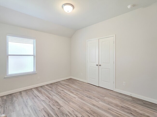 Building Photo - 8206 Oxbow Manor