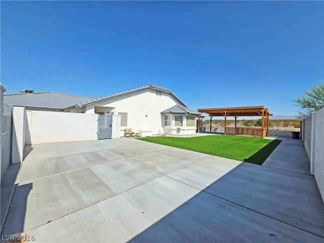 Building Photo - 3630 E Vineyard Dr