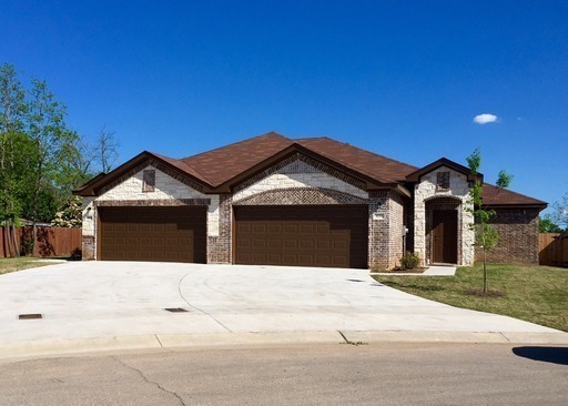 Building Photo - BEAUTIFUL 3 BEDROOM DUPLEX LOCATED IN WACO...