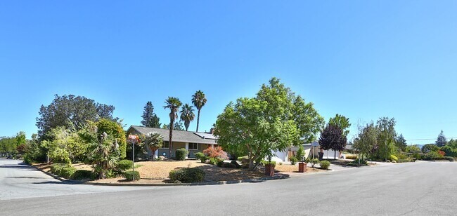 Building Photo - Saratoga single story home with Pool, and open Concept Living