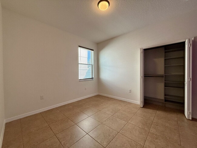 Building Photo - 10551 Park Meadowbrooke Dr