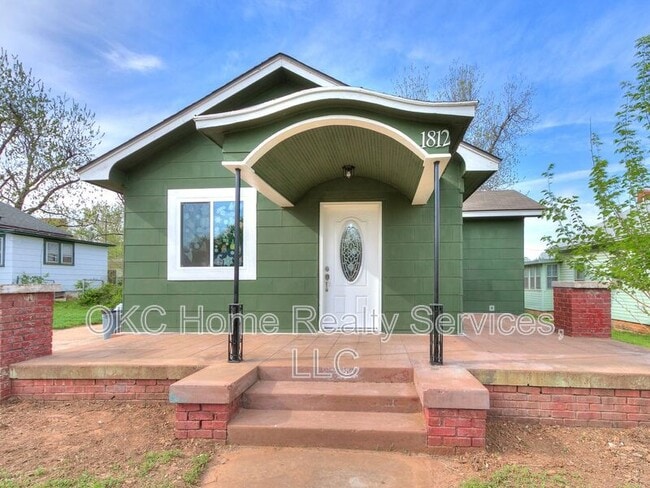 Building Photo - 1812 W Noble Ave