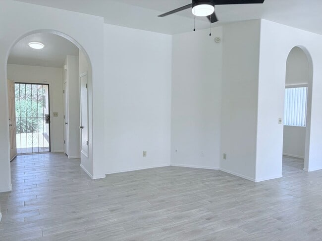 Building Photo - newly remodeled 3 bed/ 2 bath home