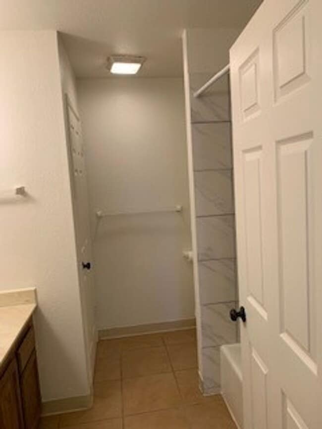 Building Photo - Hidden Valley Estates - 2 bdrm / 1 bath / 2 parking