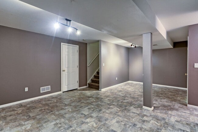 Building Photo - 3 Bedroom 3 Bath Townhome