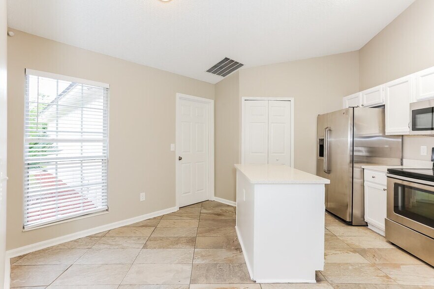 Building Photo - 1554 Mountain Lake Dr W