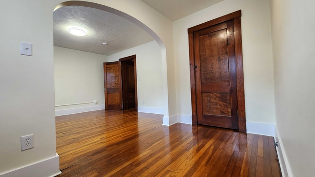 Building Photo - Now showing! Updated 4BR  1 bath house!
