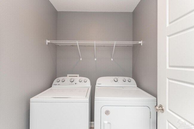 Building Photo - 5720 Blackhorse Cir