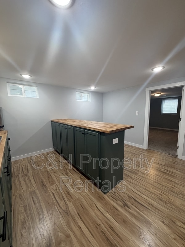 Building Photo - 915 Avenue F