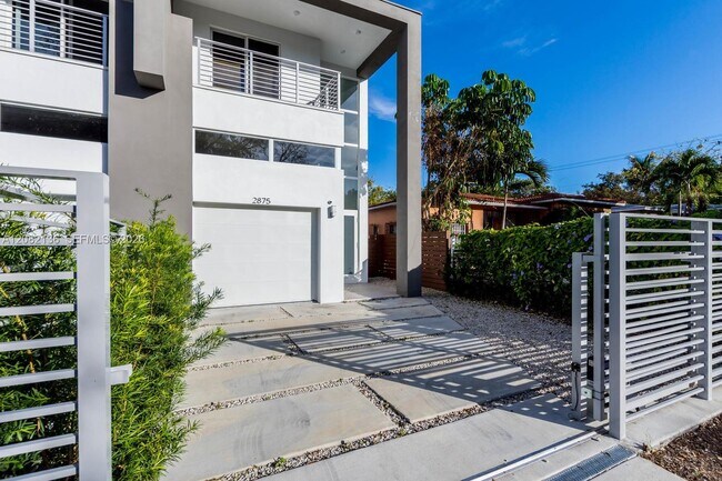 Building Photo - 2875 SW 33rd Ct