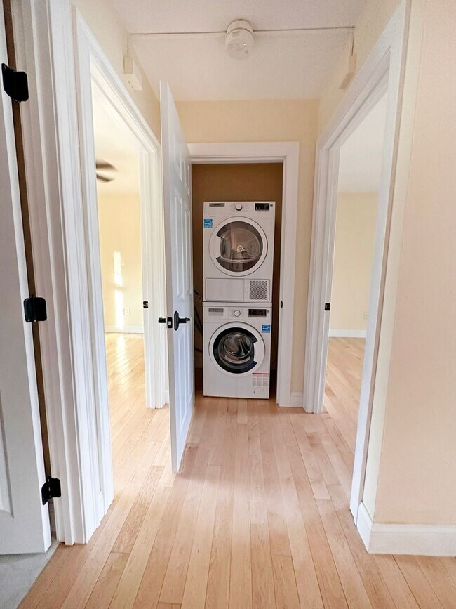 Building Photo - 207 S Union St