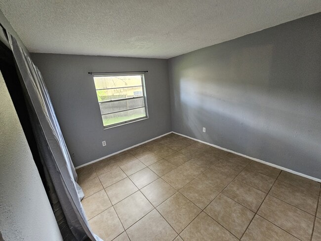 Building Photo - 1409 Laura St