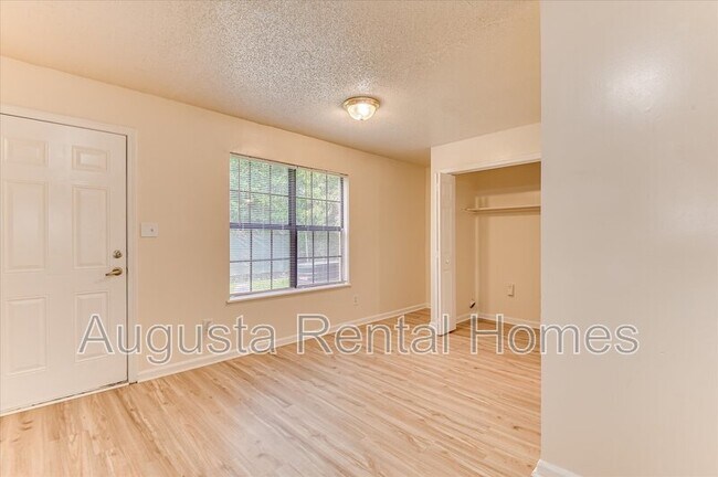 Building Photo - 707 Cardinal St