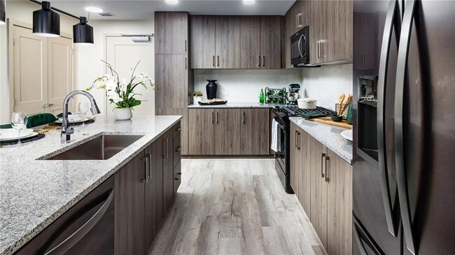 Building Photo - 161 Peachtree Center Ave NE