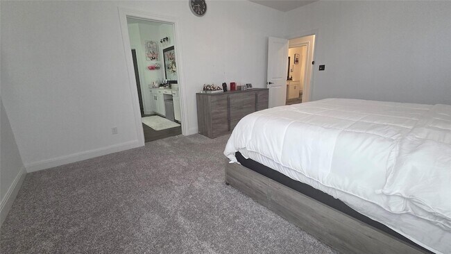 Building Photo - 125 Raleigh Dr