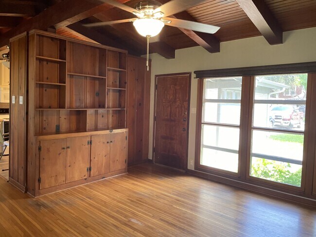 Building Photo - 3713 Aransas St