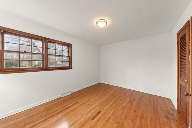 Building Photo - 721 W Jefferson Ave