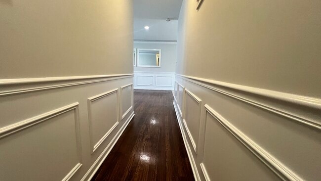 Building Photo - 3321 Hickory Ln