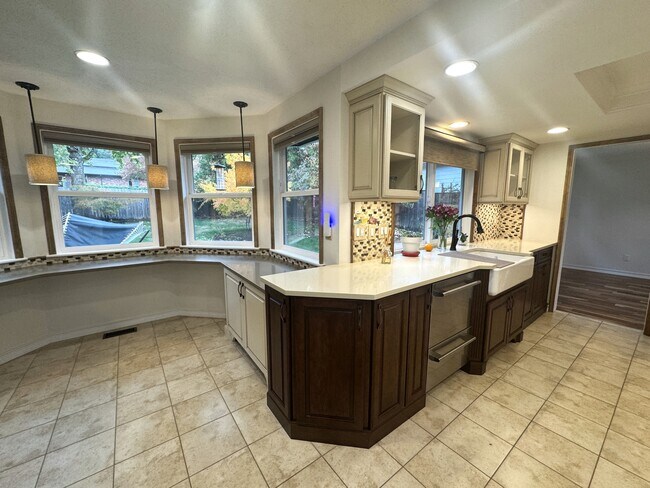 Building Photo - 17927 Ridge Lake Dr