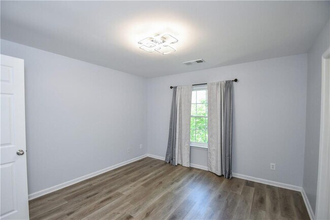 Building Photo - 2201 Landing Walk Dr