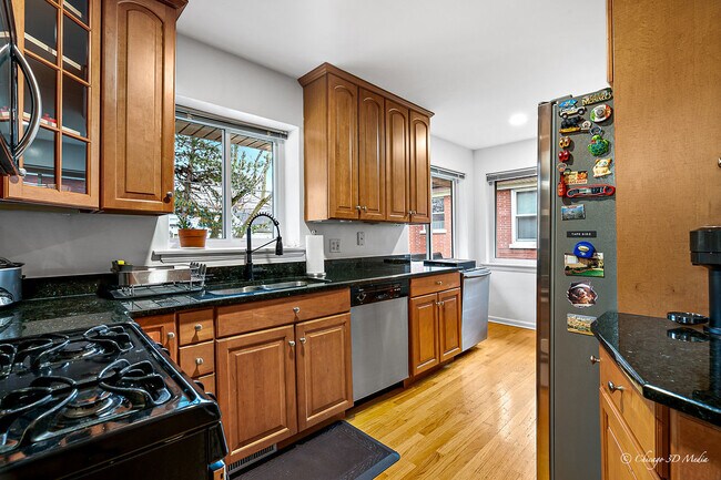 Building Photo - 5844 N Lacey Ave