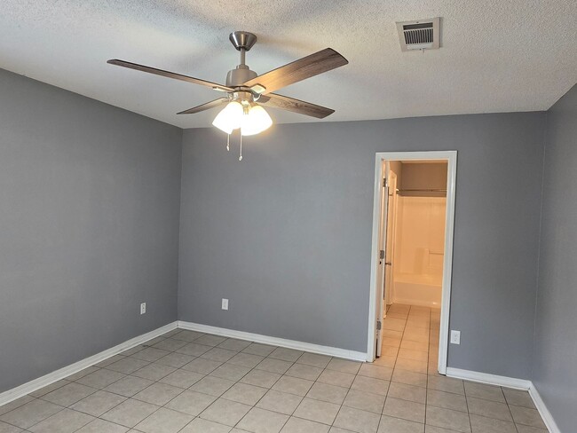 Building Photo - Pensacola 3 bed/ 2 bath