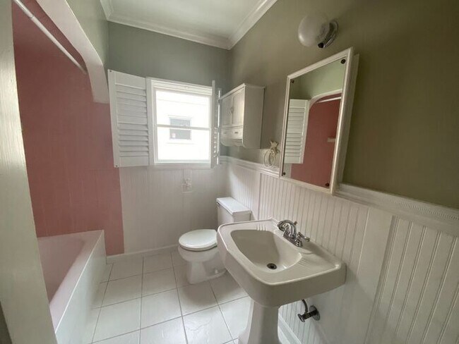 Building Photo - 238 Jackson St