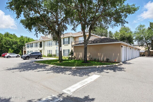 Building Photo - 43 Jardin De Mer Pl