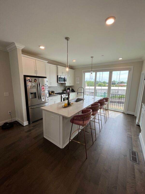 Building Photo - 1601 Draper Vw Lp