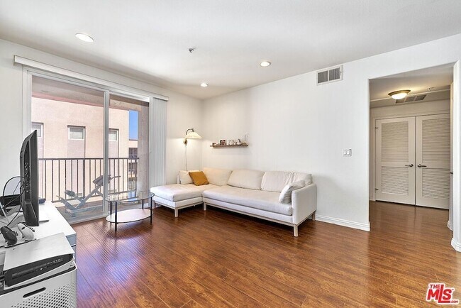 Building Photo - 360 W Ave 26