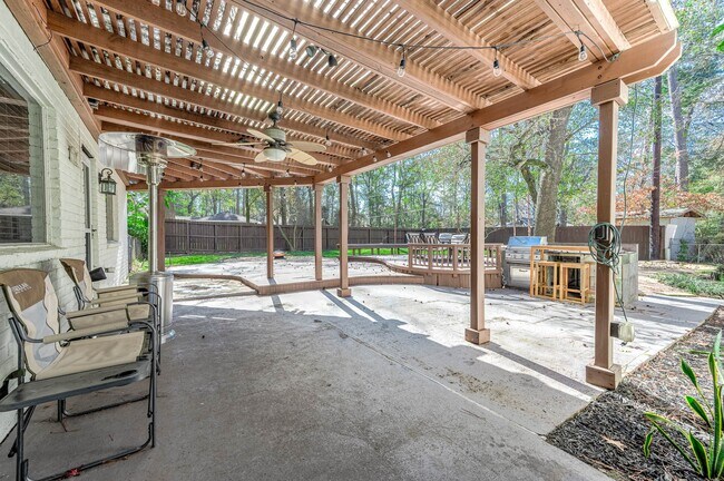 Building Photo - 26715 Maplewood Dr