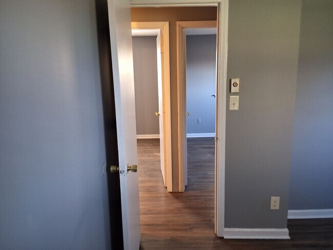 Building Photo - 310 Diecks Dr