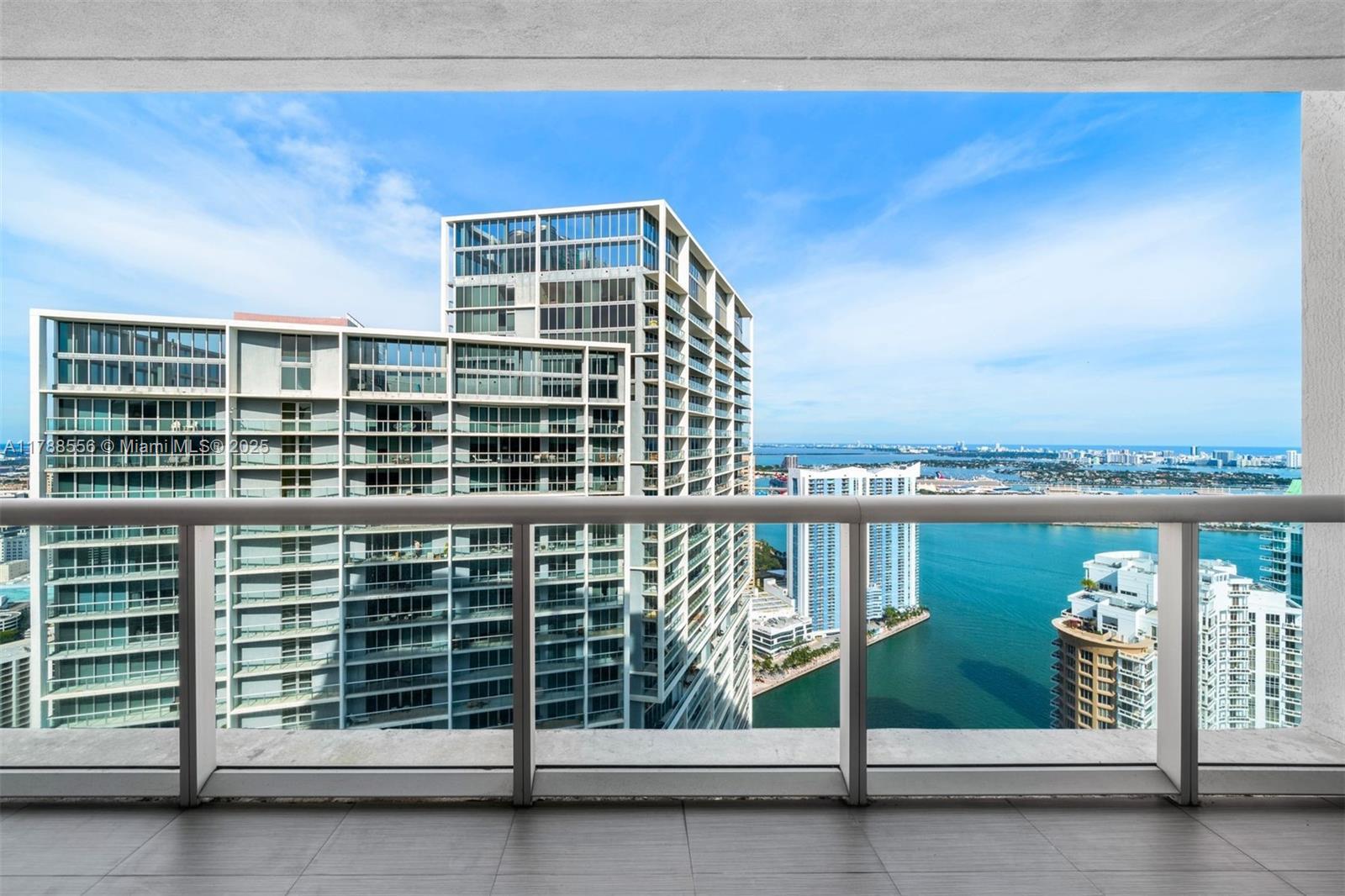 Building Photo - 495 Brickell Ave