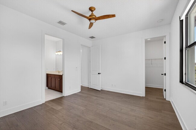 Building Photo - 4025 Faraday Wy