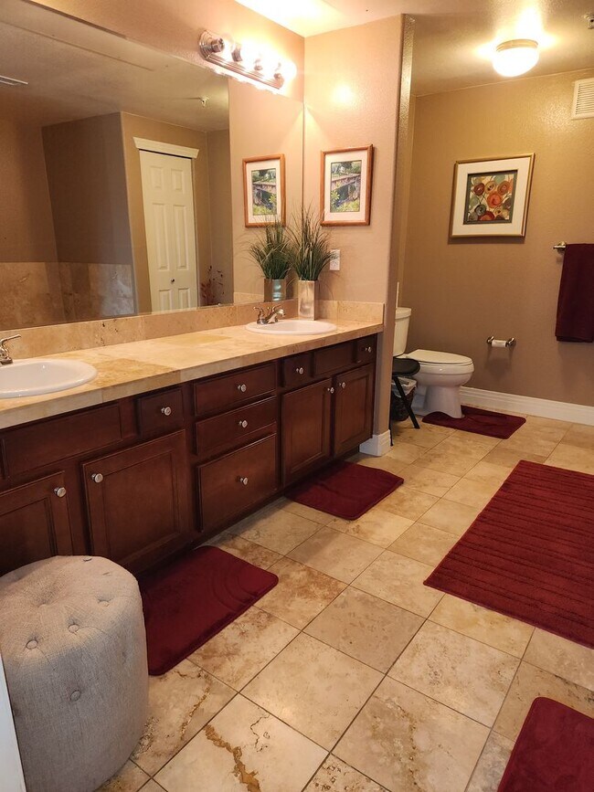 Building Photo - LOCATION, FULLY FURNISHED and LUXURY! Cher...
